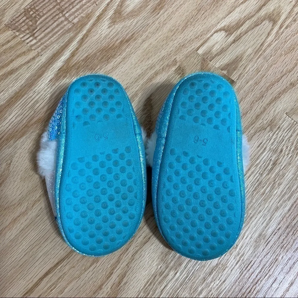 Disney Frozen Slippers Sz 5-6 Blue Silver